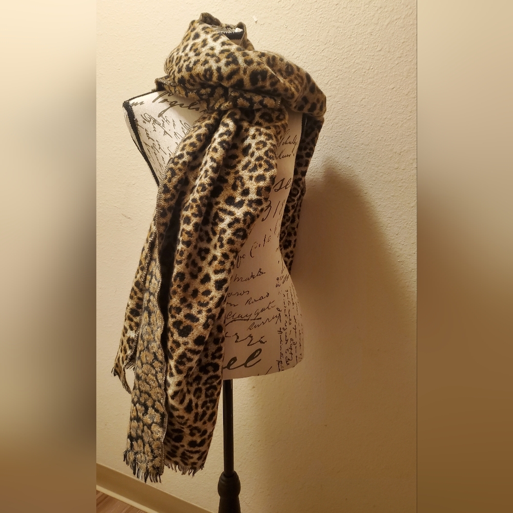 Target thick Long Animal Print Scarf - Brown and Black